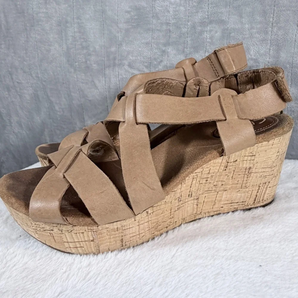 Clarks Collection Tan Cork Wedge Strappy Sandals Size 9 M with some peeling